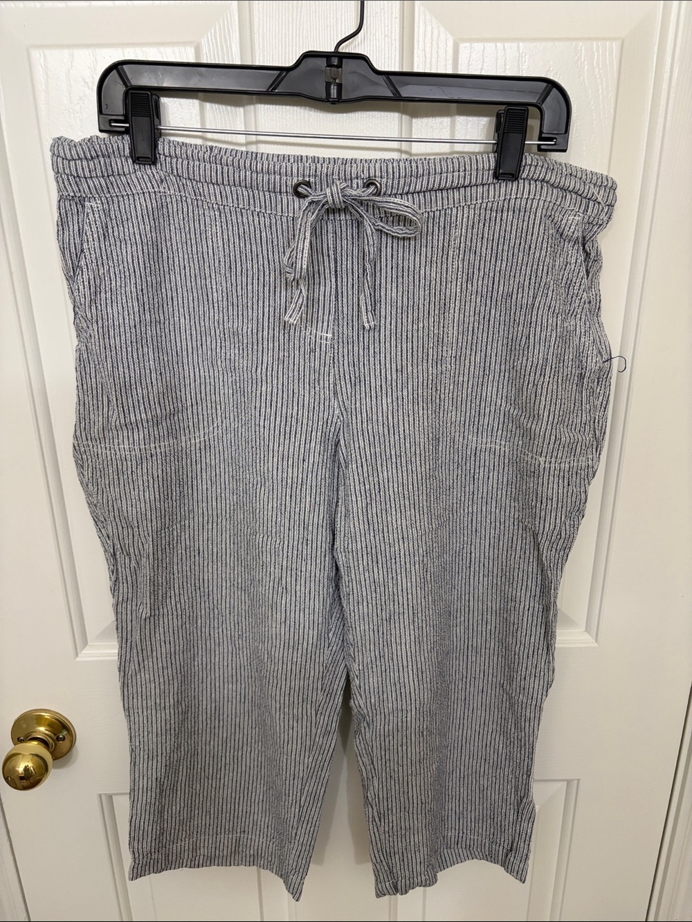 Per Se Women's Navy and White Striped Drawstring Capris